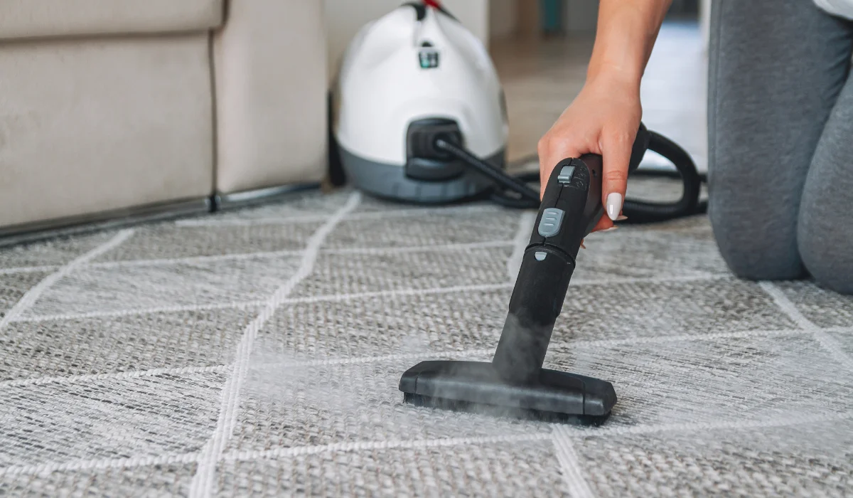 steam cleaning carpet